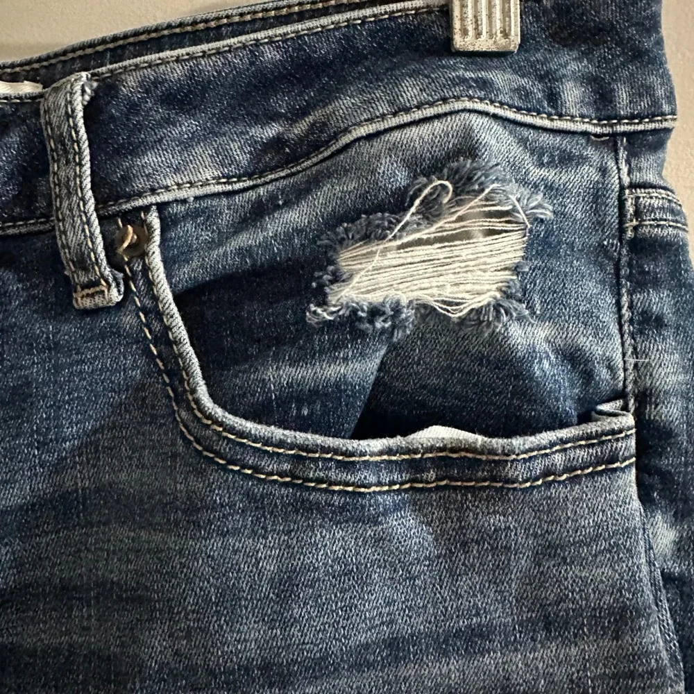 BKE Billie High Rise Slim Fit Bootcut Jeans Womens 33 Distressed Raw Hem ALTERED